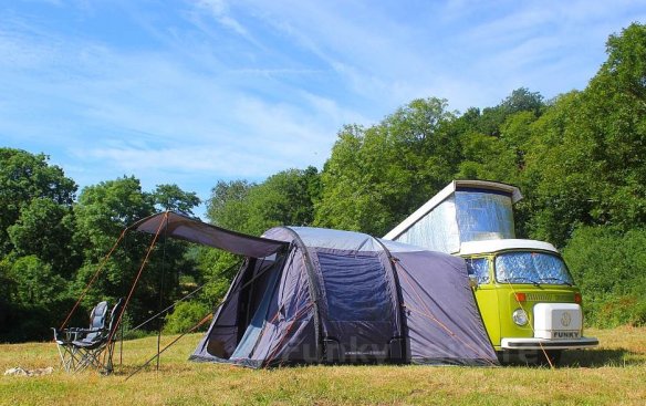 Vango Airbeam Kela – £449.99 The Vango AirBeam Kela is a drive-away model that fits straight onto a modern Transporter with awning rails, using a pole and clamp connection kit. This awning is sturdy and quick to errect and has a sewn-in groundsheet to keep water out of your sleeping bags and your possesions dry. www.funkyleisure.co.uk 