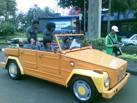The music band, The Changcuters. shooting a commercial of a disposable drink - Grup musik The Changcuters sedang syuting iklan sebuah minuman kemasan...